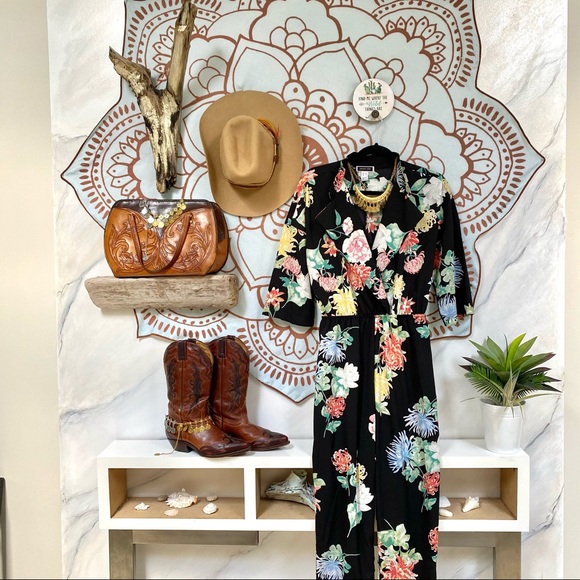 Sweet and super fun floral stunning Jumpsuit 🌺✨ - Picture 2 of 10